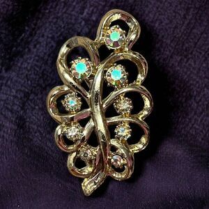 Vintage Rhinestone Gold Tone Leave Brooch